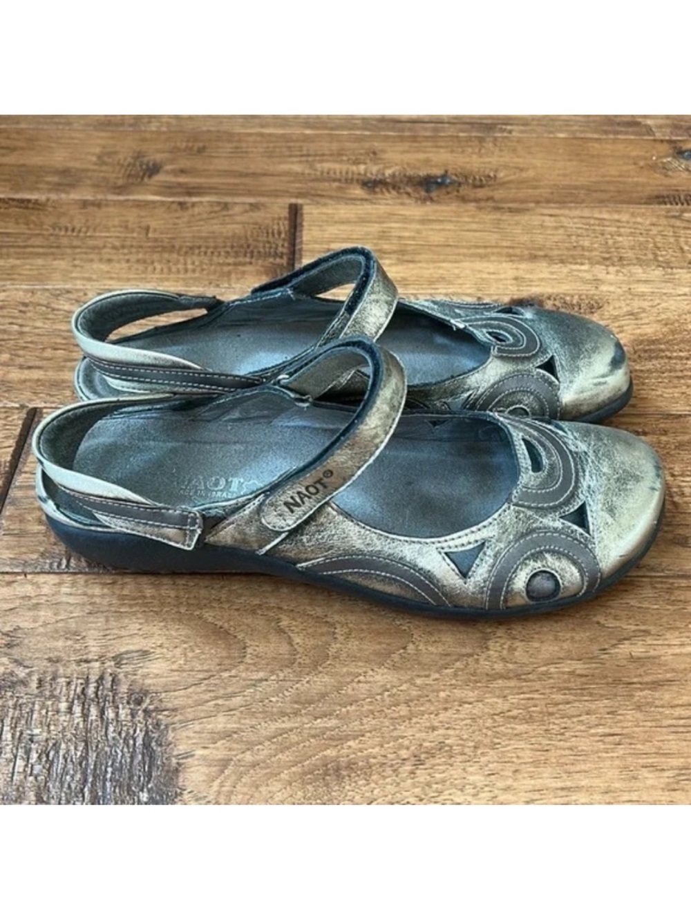 Naot Rongo Slingback Mary Jane Flat Shoes Gold Metallic Leather Comfort Size 8